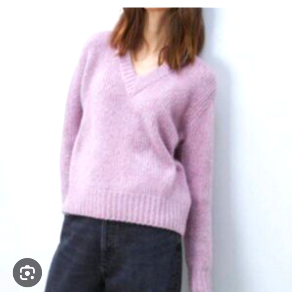 Line the Label "Helena" V-neck knit sweater Sz M